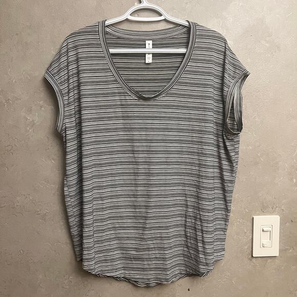 Athleta Cloudlight Stratus Tee L Black Cream
Stripe Travel - Picture 7 of 14